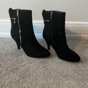 Avenue cloudwalkers Black Heeled Boots with Gold Zipper